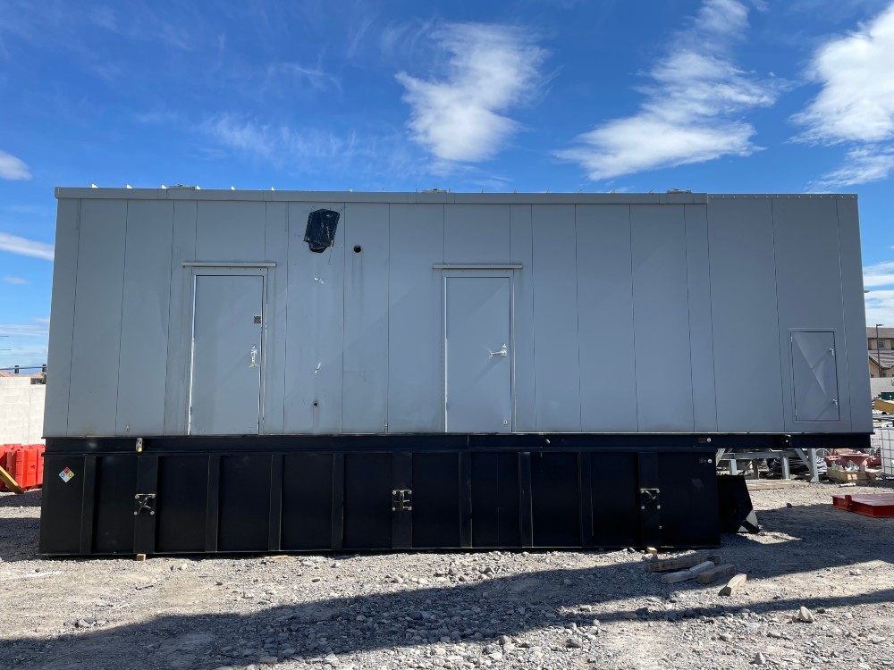 2000 KW Caterpillar #3516C, stationary generator set, diesel, 1800 RPM, 480 Volts, 165 hours, 2015 - Image 1