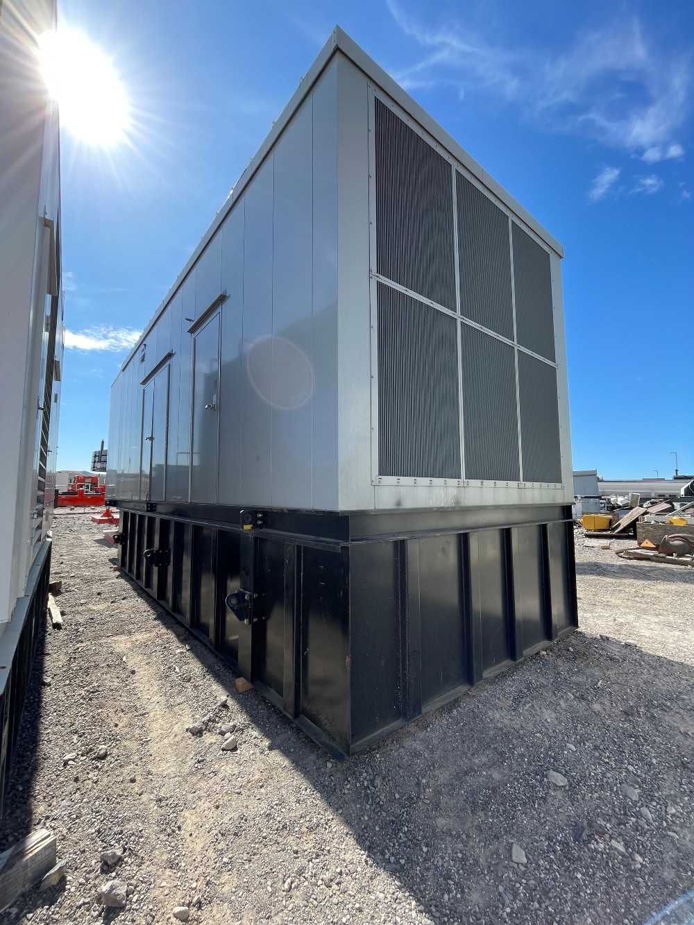 2000 KW Caterpillar #3516C, stationary generator set, diesel, 1800 RPM, 480 Volts, 165 hours, 2015 - Image 3