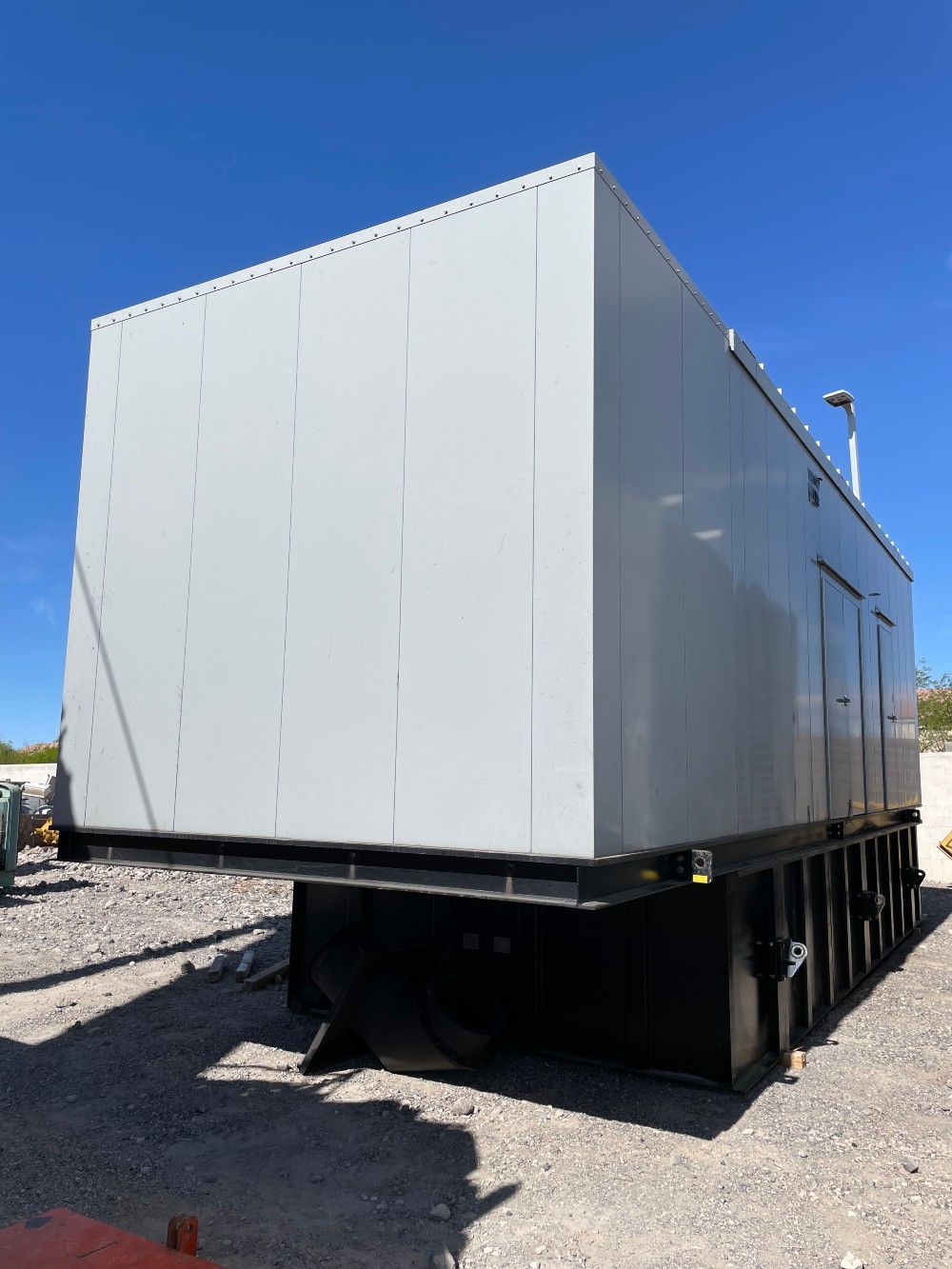 2000 KW Caterpillar #3516C, stationary generator set, diesel, 1800 RPM, 480 Volts, 165 hours, 2015 - Image 4