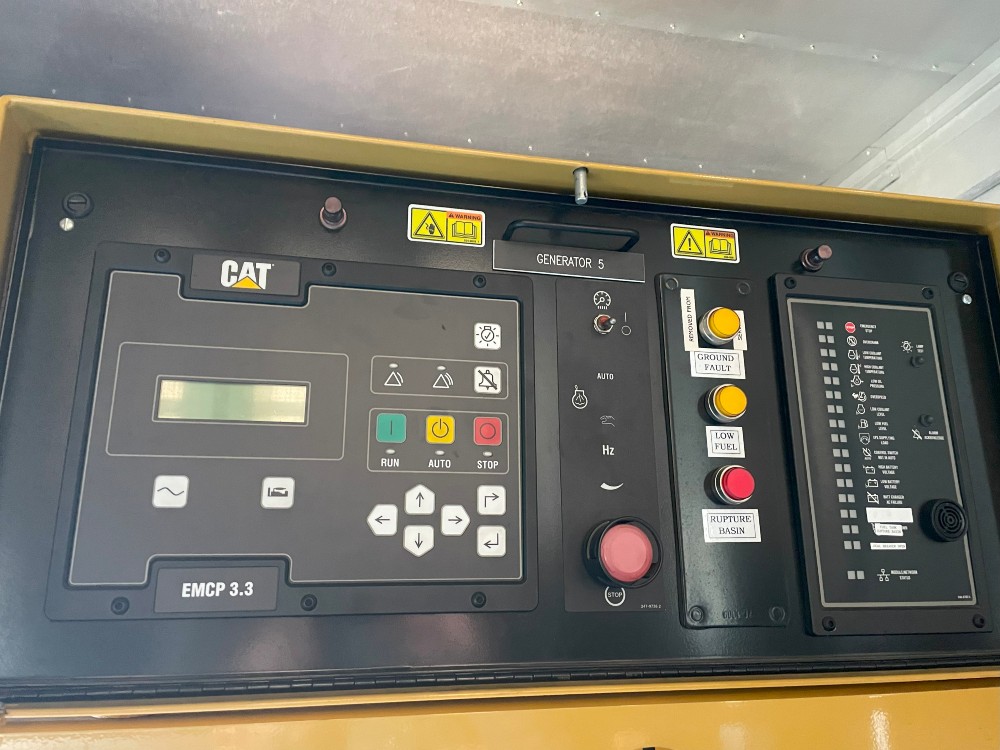 2000 KW Caterpillar #3516B, stationary generator set, diesel, 1800 RPM, 480 Volts, 649 hours, 2005 - Image 3