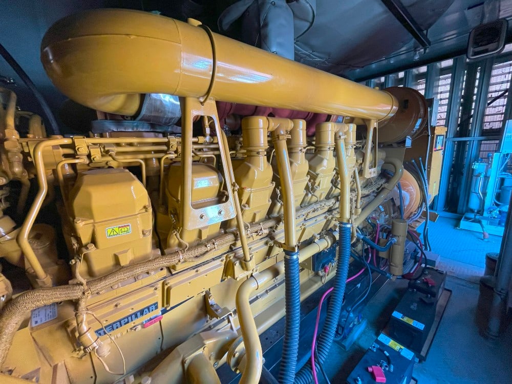 2000 KW Caterpillar #3516B, stationary generator set, diesel, 1800 RPM, 480 Volts, 649 hours, 2005 - Image 6
