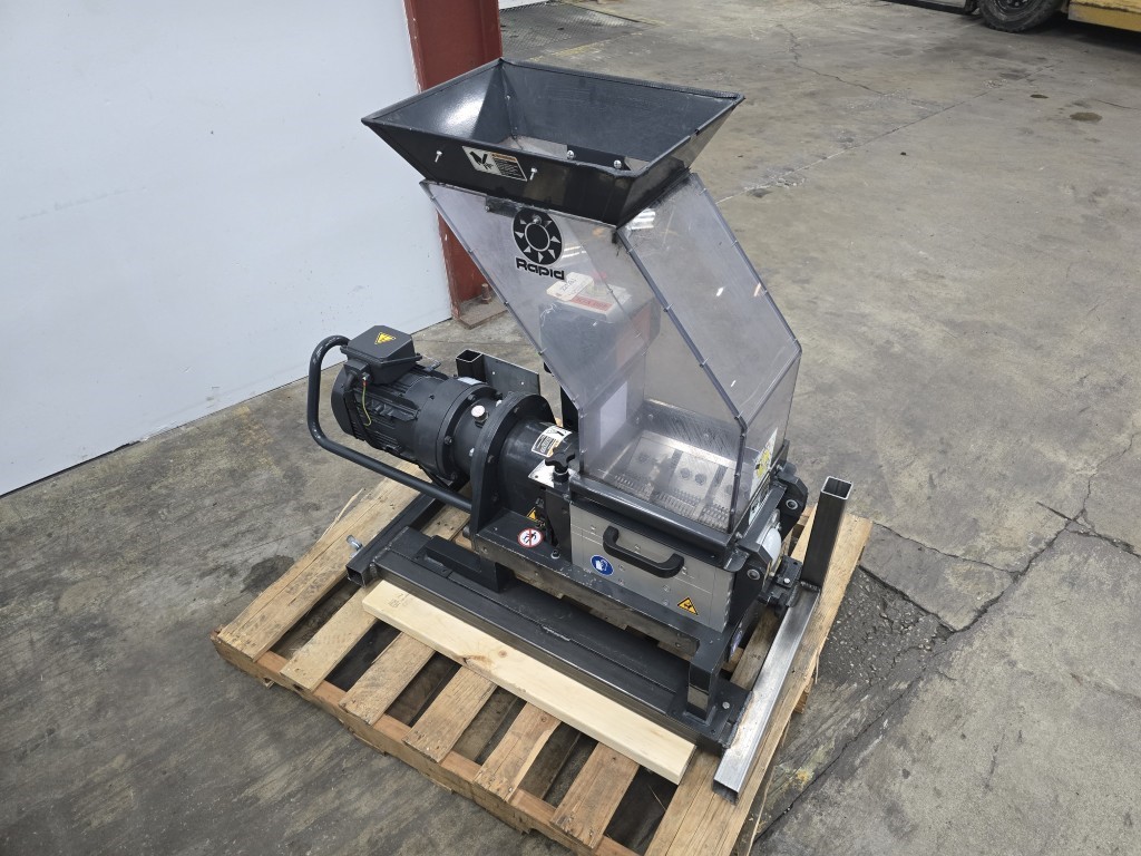 8.9" x 10.4" Rapid #RG2, granulator, 3 HP, 2 bed knives, 3 fly knives - Image 1