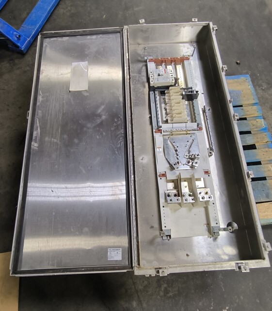 400 Amp. Eaton #PRL3A Pow-R-Line, Panelboard, 480Y/277 Volts, 3PH, weather protected enclosure, 2005 - Image 2