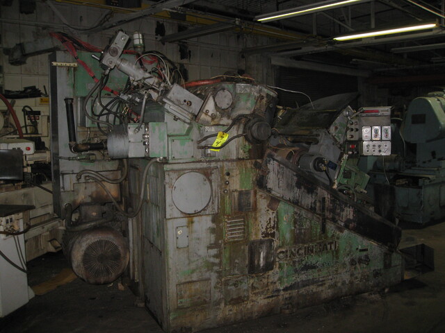 Cincinnati No. 440-20 Mdl. DE, twin grip centerless grinder, 10" diameter work capacity, 4" diameter work - Image 1