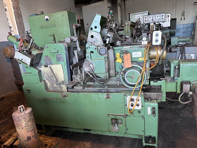 Cincinnati No. 220-8 Mdl. DE, centerless grinder, 4.75" diameter work capacity, 8" thru-feed work rest, 20" - Image 1