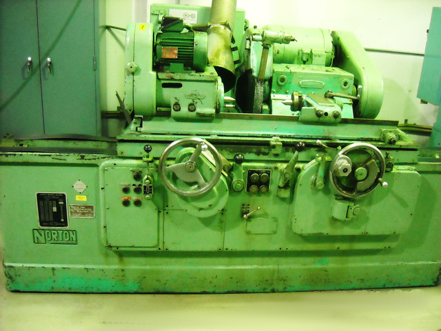 6" x 30" Norton #CTU, plain cylindrical grinder, 24" x 2" x 12" grinding wheel, 2-240 IPM, 7.5 HP, 1800 RPM - Image 1