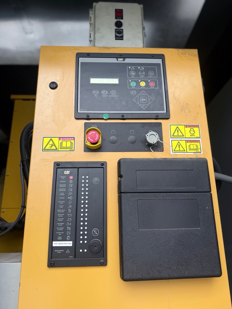 350 kW Caterpillar #C15, Diesel Generator, 480 Volts, sound attenuated enclosure, 2015 - Image 2