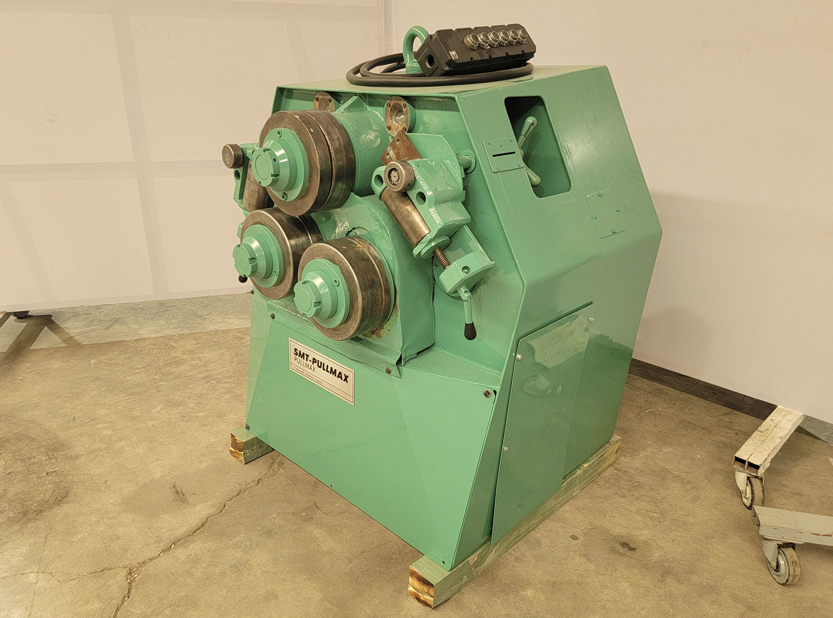 3" x 3" x 3/8" SMT Pullmax, hydraulic angle roll, 9.5" diameter Rolls, 9 HP - Image 2