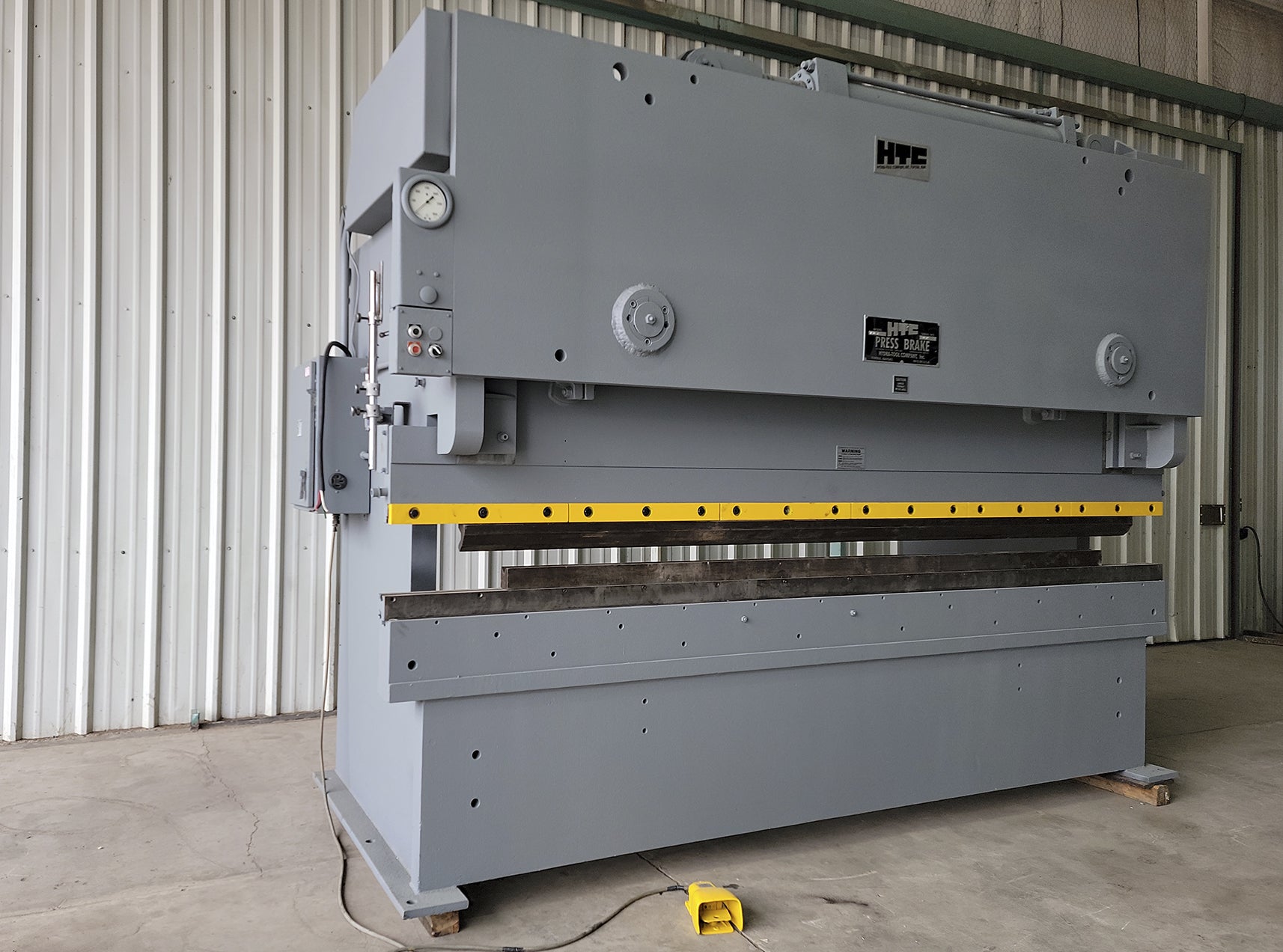 150 Ton, HTC #150-12, hydraulic press brake, 12' overall, 120" between housing, 8" throat, 3-phase - Image 3
