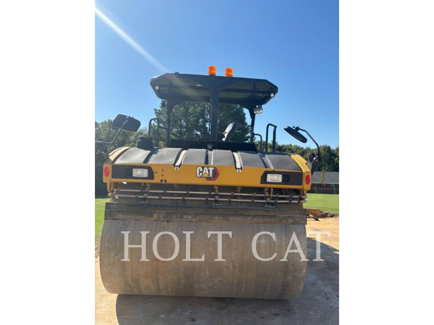 Caterpillar CB13, Vibratory Single Drum Asphalt, 158 hours, S/N: PWP01136, 2023 - Image 3
