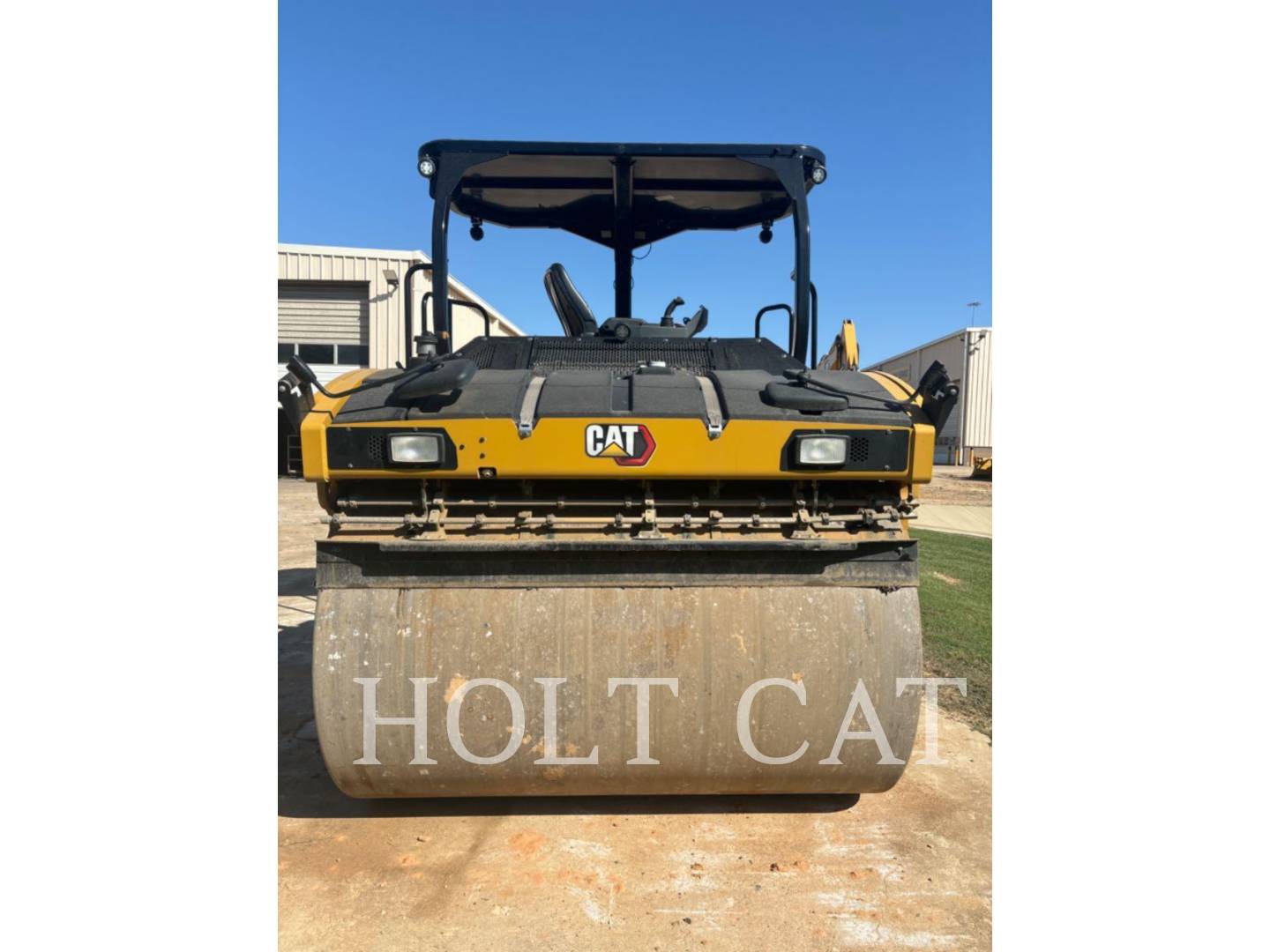 Caterpillar CB13, Vibratory Single Drum Asphalt, 158 hours, S/N: PWP01136, 2023 - Image 4