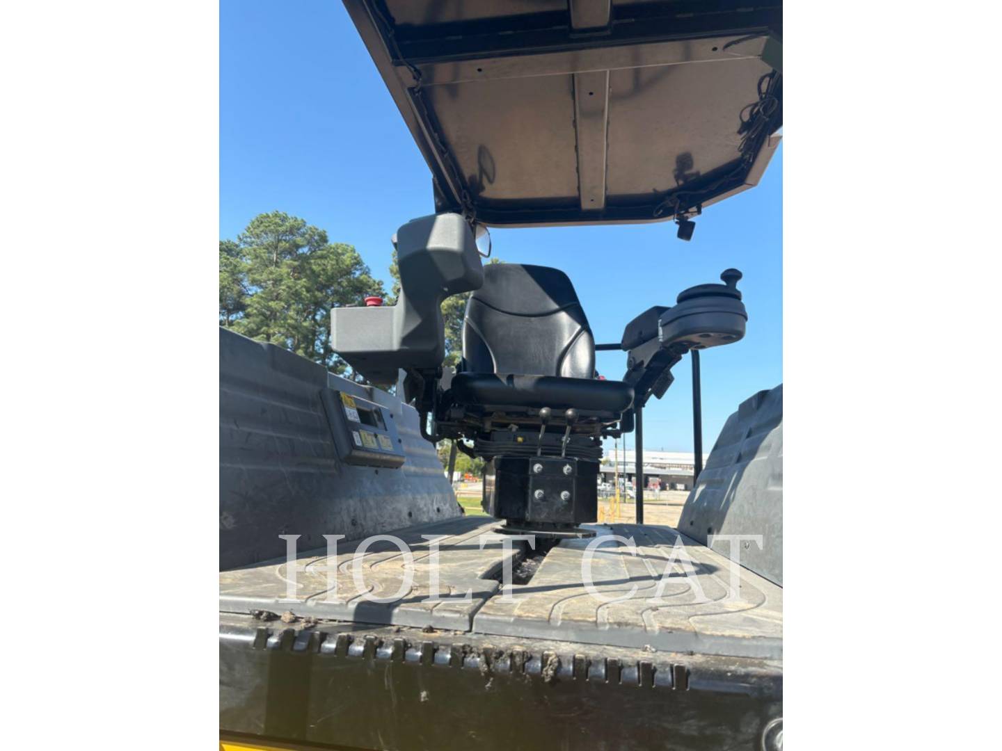 Caterpillar CB13, Vibratory Single Drum Asphalt, 158 hours, S/N: PWP01136, 2023 - Image 7