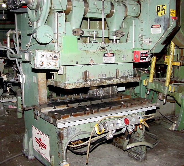 60 Ton, Federal #2-60, 4" stroke, 13" Shut Height, 54" x24" bed, 60-180 SPM, air clutch, 1982, #148055 - Image 3