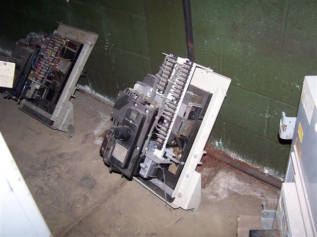 600 Amps, General Electric, AKF-1, 250 Volts, electrically operated, drawout, FIELD CIRCUIT BREAKER, 250 VDC - Image 1