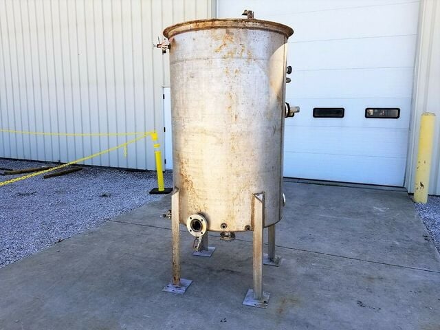 500 gallon Stainless steel tank with pipe coils, 42" dia. x 66" straight side, sloping bottom, oen top - Image 3