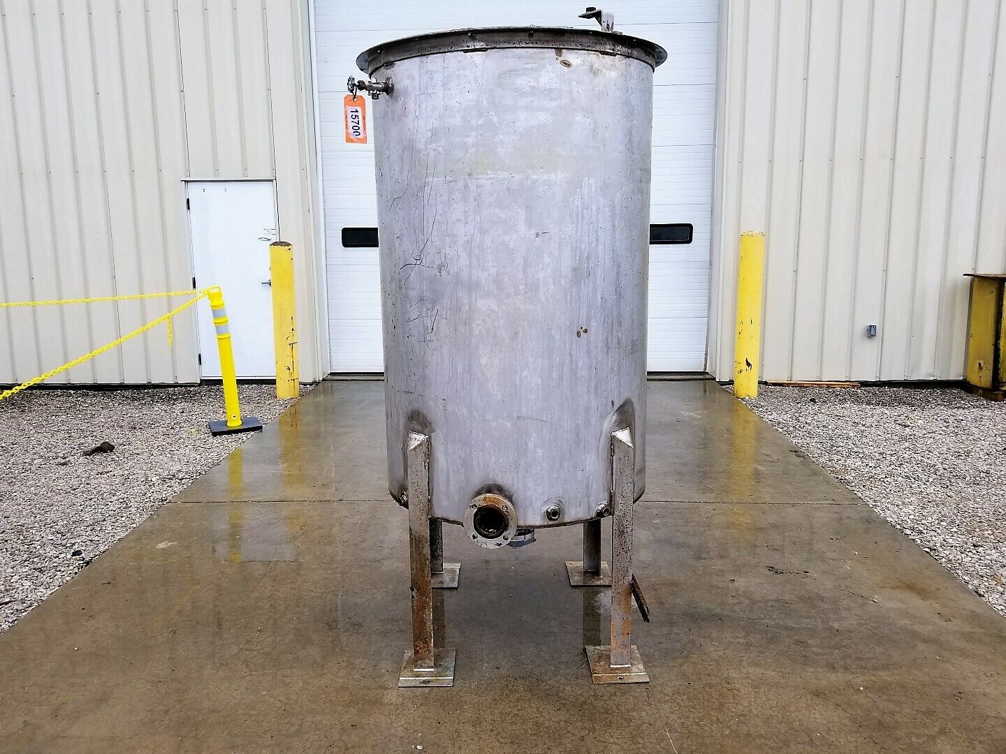 500 gallon Stainless steel tank with pipe coils, 42" dia. x 66" straight side, sloping bottom, oen top - Image 3