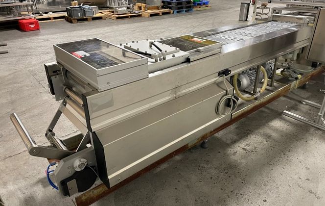 Multivac #R-230, Thermoformer, Busch Ra0100b5m3 Vacuum Pump, Neslab Chiller, Belt Conveyor, 220 V, 2001 - Image 4