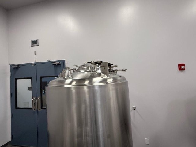 320 gallon Paul Mueller, Stainless steel jacketed tank, 50 psi, dished top & bottom, 1988 - Image 2