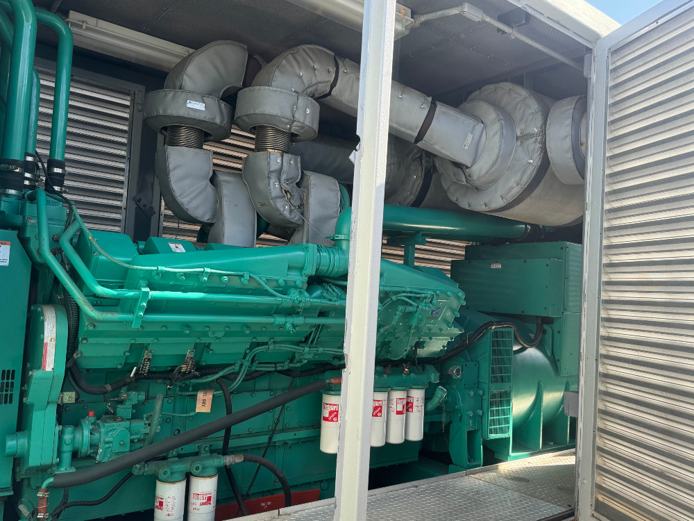 1500 KW Cummins #DFLE, containerized, 1875 kVA, 4160 Volts, KTA-50-G9 engine, low hours - Image 2