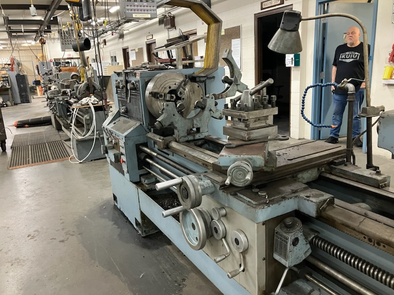 20" x 120" Tarnow, 4" spinlde hole, steady rest, inch and metric threading - Image 2