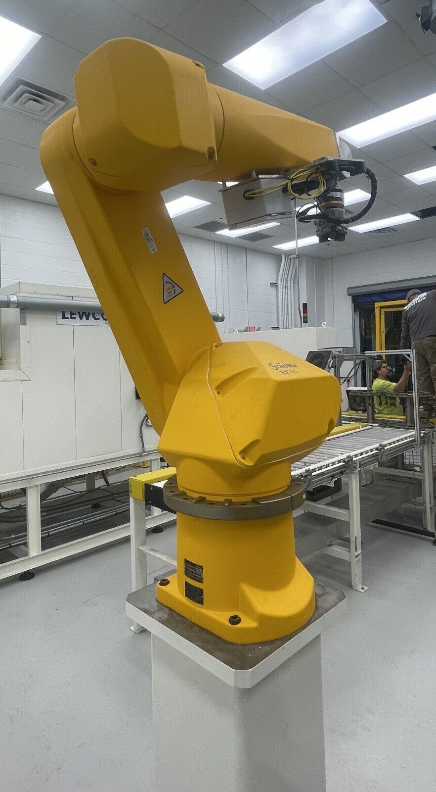 Staubli, RX160, 6 Axis Articulating Arm Robot, w/ Control, 74.8" reach, 30.8 lb. 14 kg payload, - Image 3