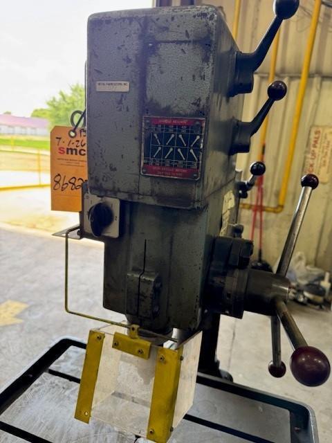 10" Boice Crane Wilton #20600, Drill Press, 8 speed 120-1640 RPM, 17.25" x 21" table, w/ t-slot, Jacobs drill - Image 5