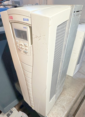 20 HP ABB, ACH550-UH-031A-4, AC drives, 31 amp, 480 Volts, 3 phase, serial #2083301888 - Image 9