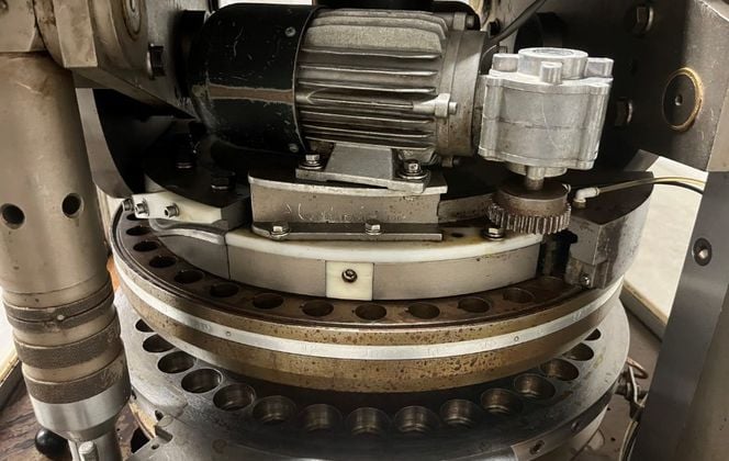 Manesty #MKIIA, Tablet Press, Rebuilt by IPR, 39-Station, Double Sided, 10 HP, 1760 RPM, 208-230/460 V, 2004 - Image 10