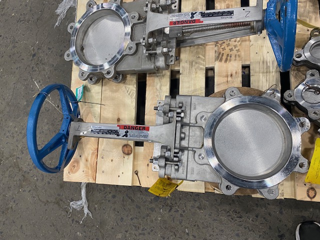 8" Dezurik #KGC-E size 8, manual Stainless steel slide gate valve, unused, new - Image 1