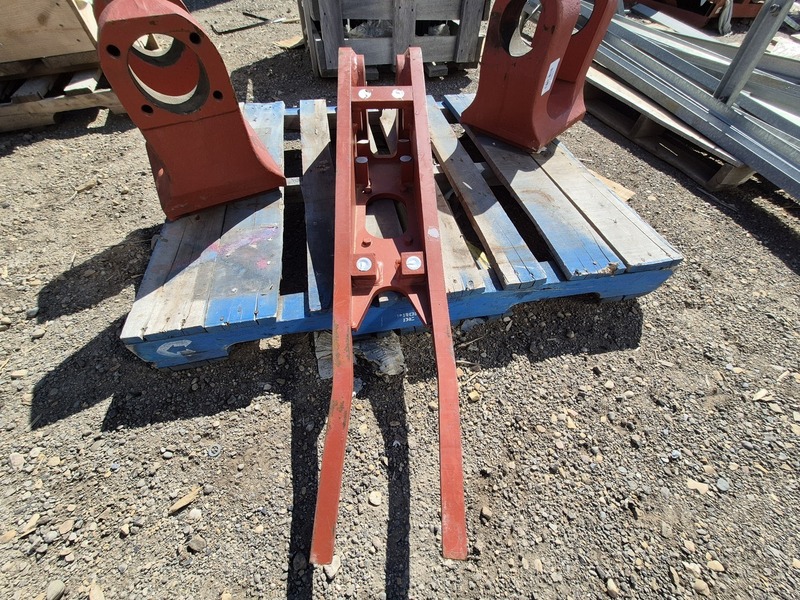 Komatsu #195-71-61360, welded brakcet right hand, like new - Image 4