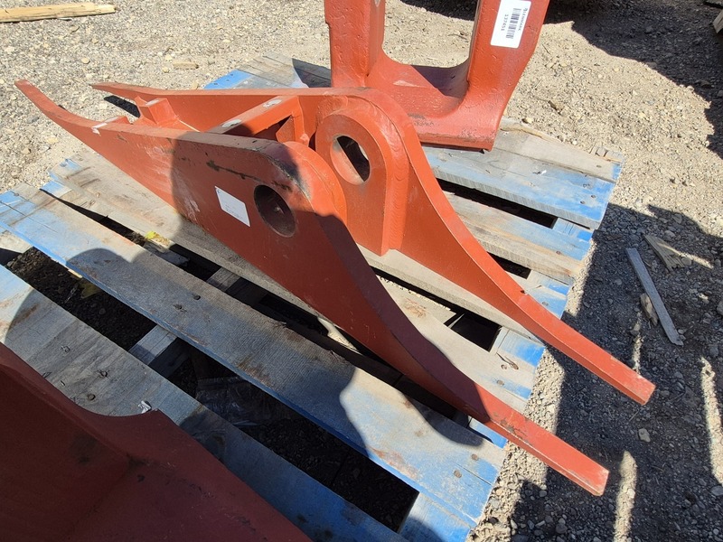 Komatsu #195-71-61360, welded brakcet right hand, like new - Image 7