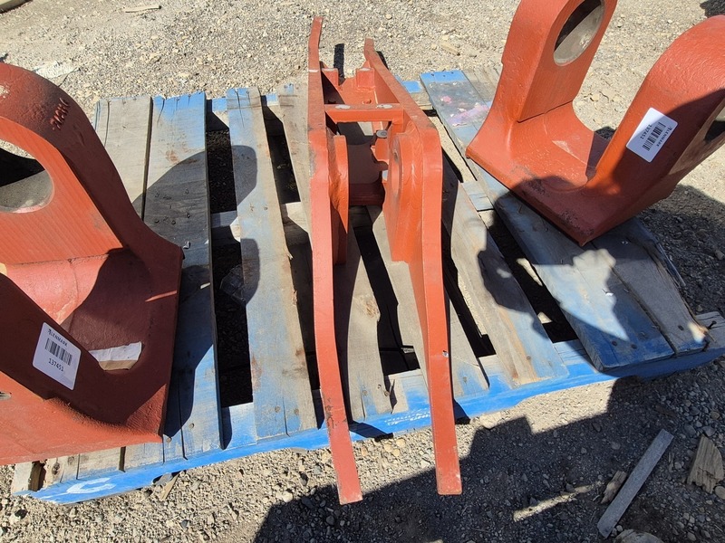 Komatsu #195-71-61360, welded brakcet right hand, like new - Image 8