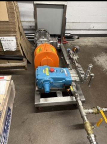 Cat #3CP or 5CP Series, high pressure triplex pump, slid mounted, Stainless - Image 1