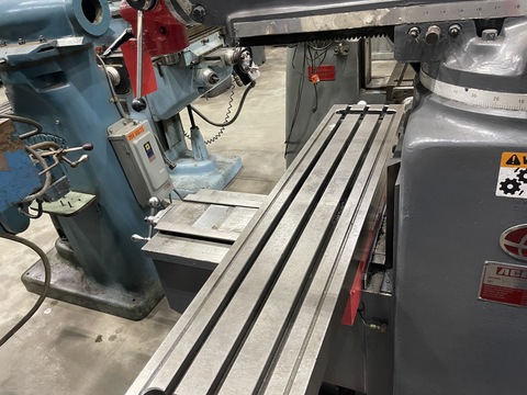 Acer, vertical knee mill - Image 5