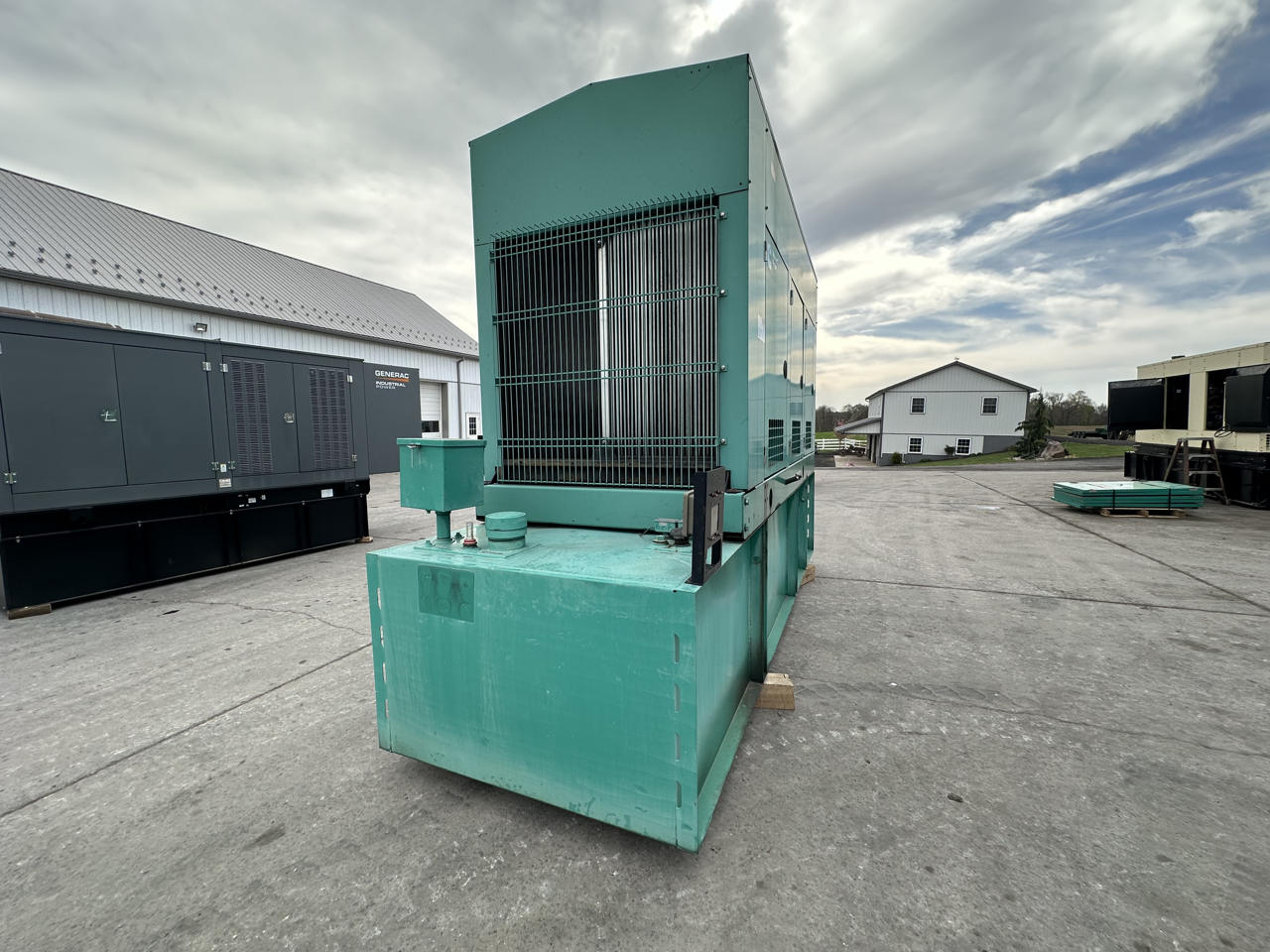 500 KW Cummins, Onan #QSX15-G9, diesel generator set w/enclosure & base fuel tank, 120/240 Volts, Tier 2 - Image 2
