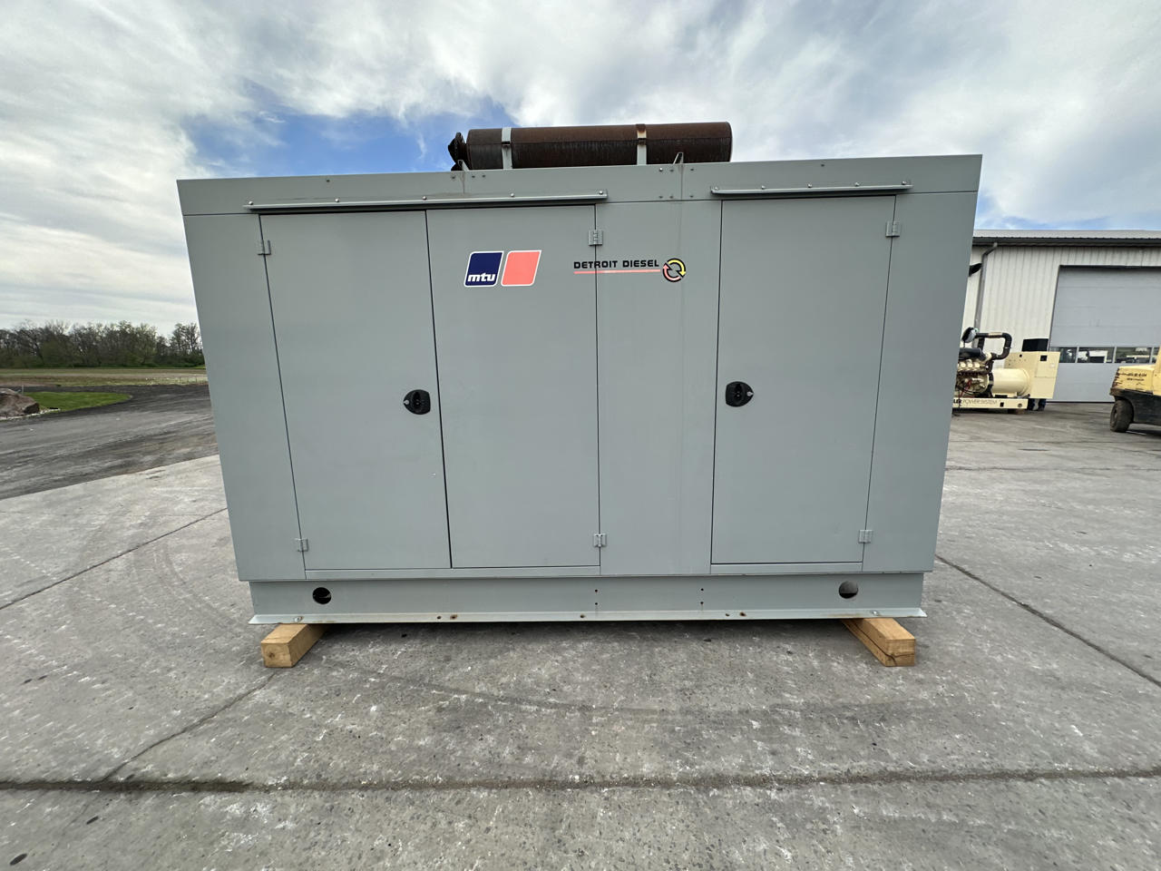 275 KW MTU #6090HF485, diesel generator w/enclosure, 9 liter J Deere engine, 277/480 Volts, Tier 3 - Image 4