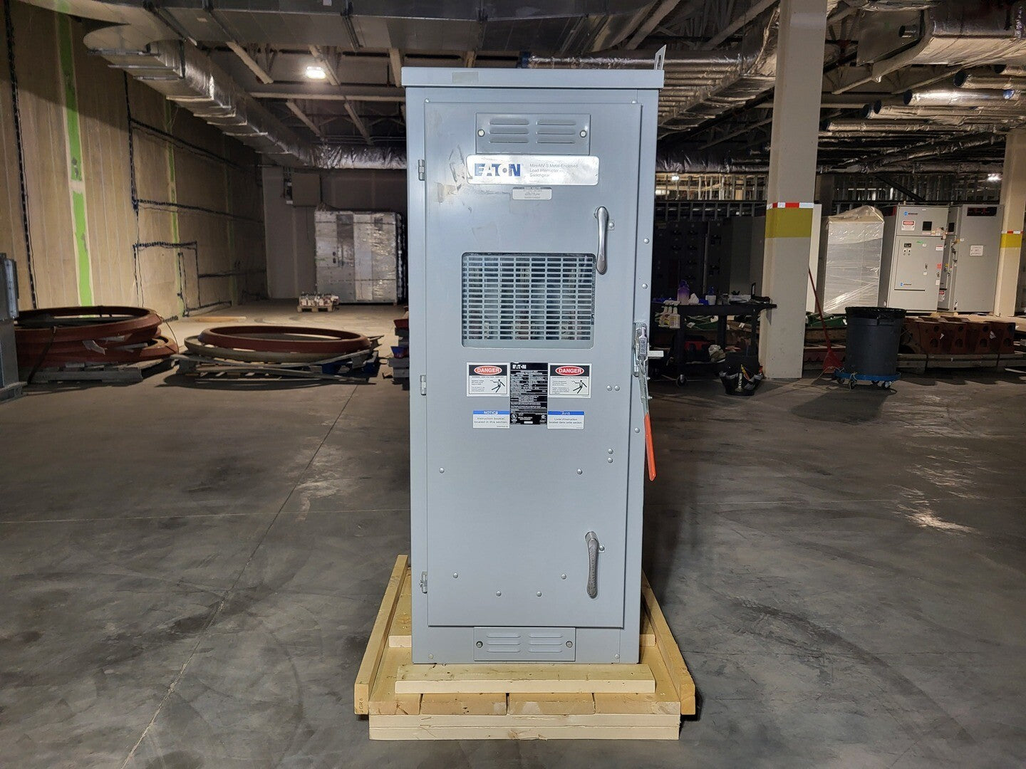 Eaton #MMVA01N100Y, 5000 Volts Mini-MVS metal enclosed load interrupter switchgear assembly, 200 amp, new - Image 1