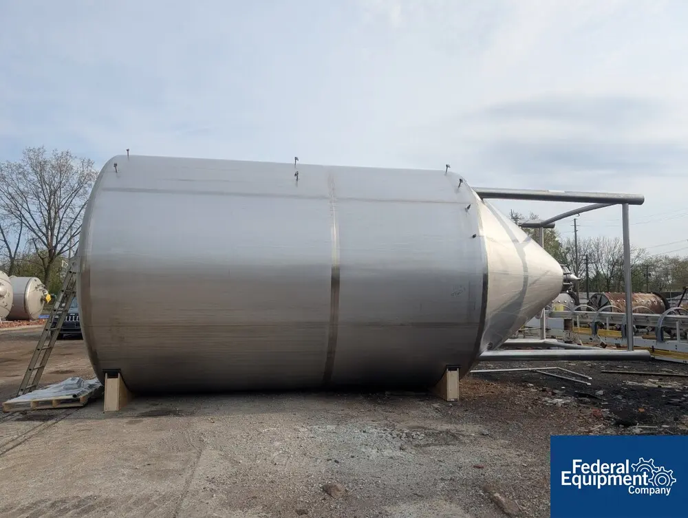 12400 gallon Quality Tank Solutions, 304 Stainless Steel Jacketed Tank, inner size 138" diameter x 204" H - Image 1