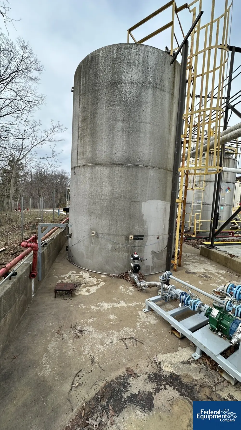 10000 gallon McDaniel MFG, Stainless Steel Storage Tank, 10' 6" diameter x 16' straight side, cone top, flat - Image 2