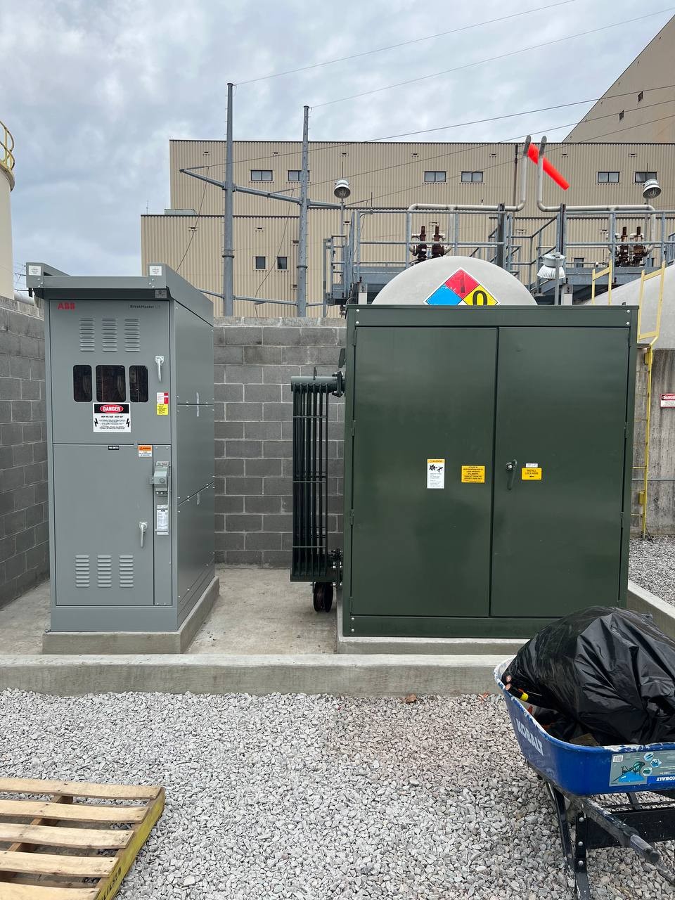 600 Amp. ABB, BreakMaster, 15 KV switch, 1 Section - NEMA 3R enclosure, 600 A Bus, 3 Phase/3 Wire, 15 kV, 95 - Image 2