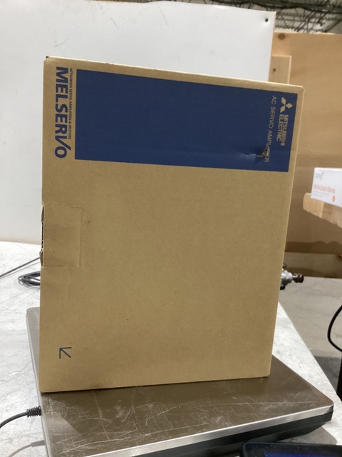 Mitsubishi ac servo amplifier mr-j4-100a-rj new - Image 2
