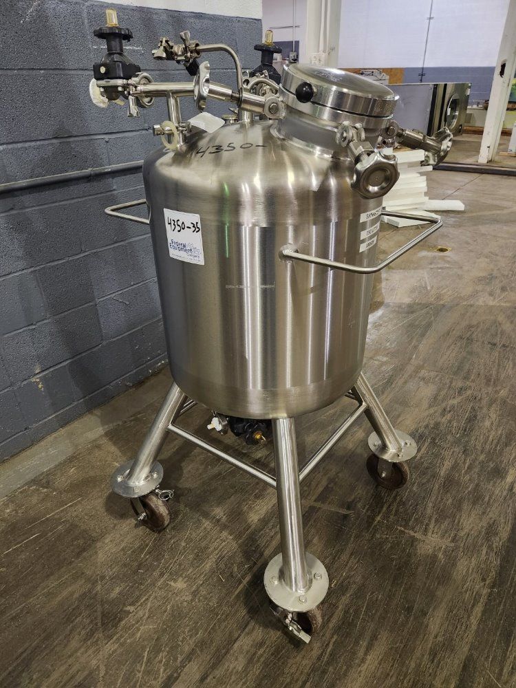 40 gallon Portable Tank, Stainless Steel, 22" diameter x 20" straight side, 8" Top Access, 1.5" Center Bottom - Image 2