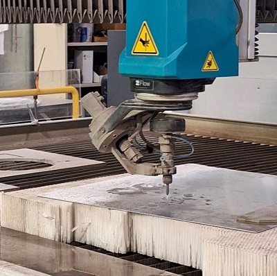 Flow #Mach-200-3020-Pivot, EX dual intensifier, 118" X, 79" Y, 8" Z, 400 IPM, 60000 psi, 2021 - Image 2