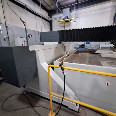 Flow #Mach-200-3020-Pivot, EX dual intensifier, 118" X, 79" Y, 8" Z, 400 IPM, 60000 psi, 2021 - Image 9
