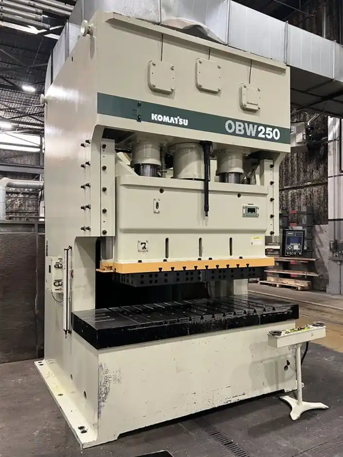 275 Ton, Komatsu #OBW250, double crank gap frame press, 11.8" stroke, 20-40 RPM, 2000 - Image 3