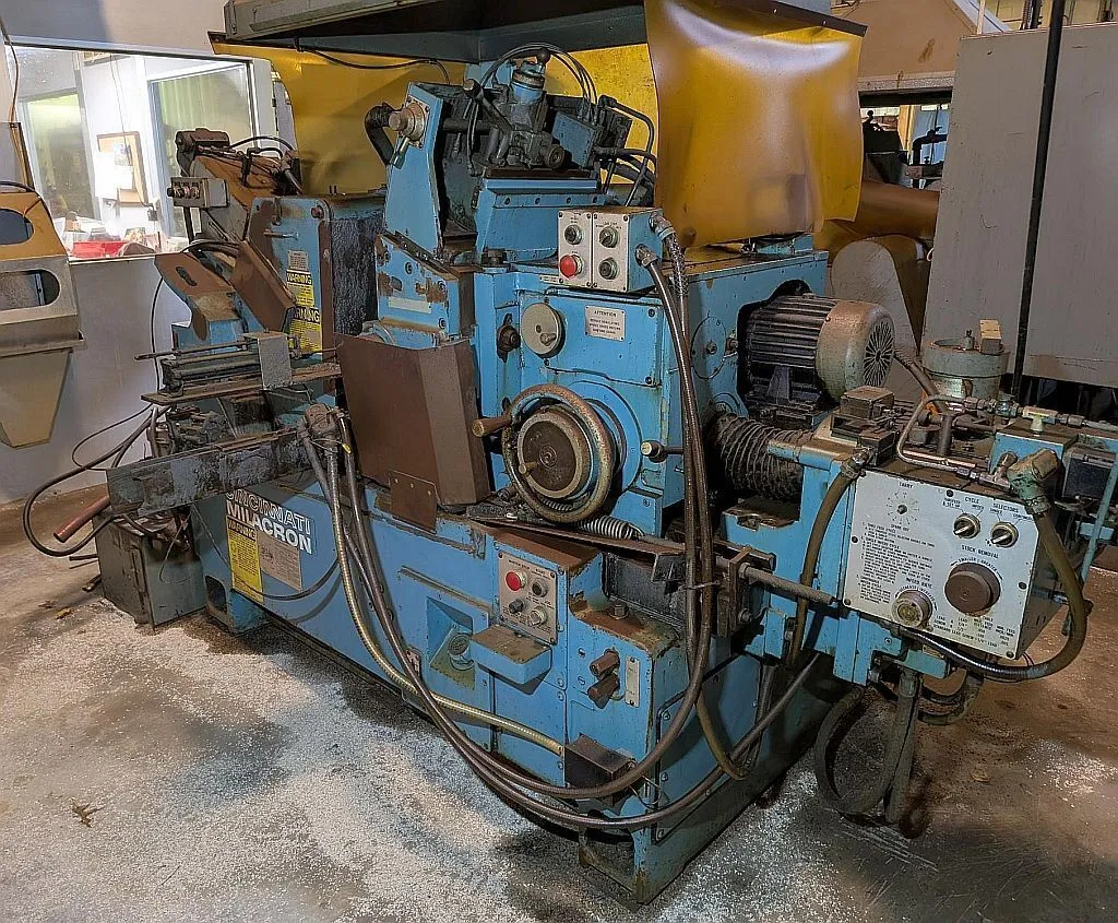 Cincinnati Milacron No. 220-8 Mdl. DR, centerless grinder, 3" work rest, 20" x 8" x 12" wheel, 1977 - Image 1
