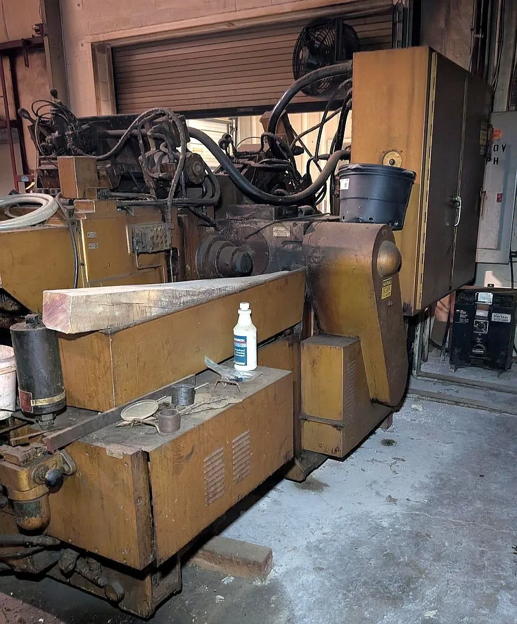 Cincinnati Milacron No. 330-15 Mdl. DE, centerless grinder, 24" x 12" x 15" wheel, coolant, 1977 - Image 4