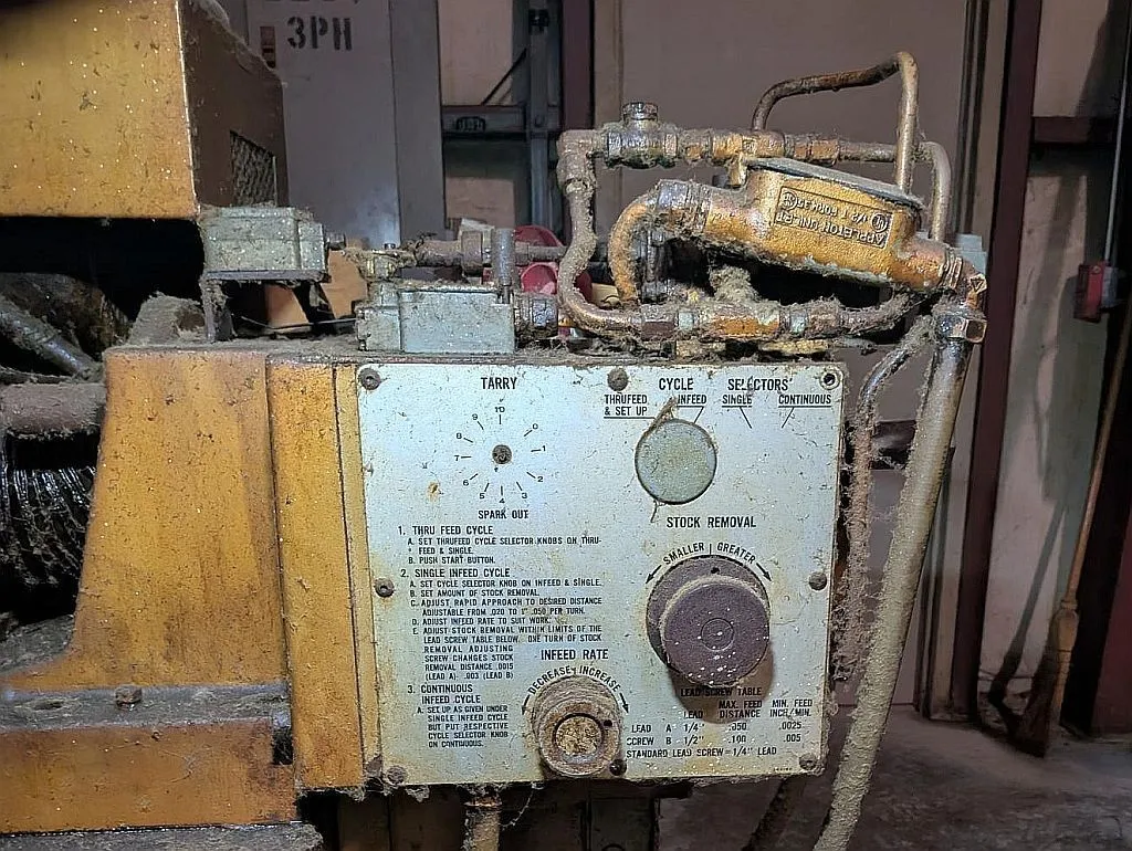 Cincinnati Milacron No. 330-15 Mdl. DE, centerless grinder, 24" x 12" x 15" wheel, coolant, 1977 - Image 6