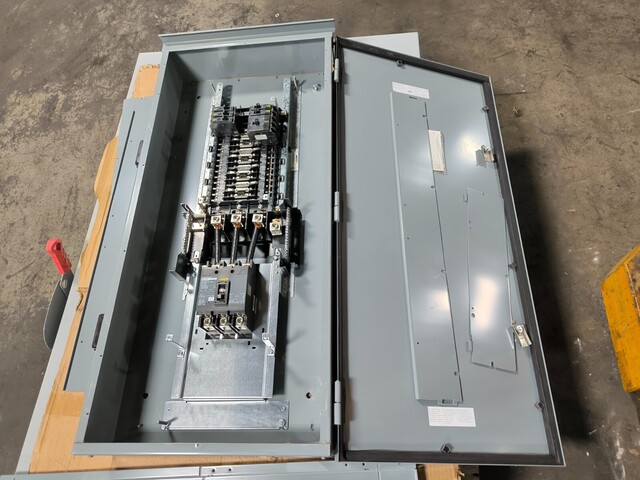 225 Amp. Square D, NQ430L2C, Panelboard Switch, 240 VDC, 48 VDC, 3ph, 4 wire, 3R, 30 space, w/ key - Image 2