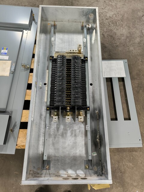 400 Amp. Square D, NQOD442L400CU, Panelboard, 120/208 VAC, 3 PH, 4 wire, 42 Space, w/ 28 breakers - Image 3